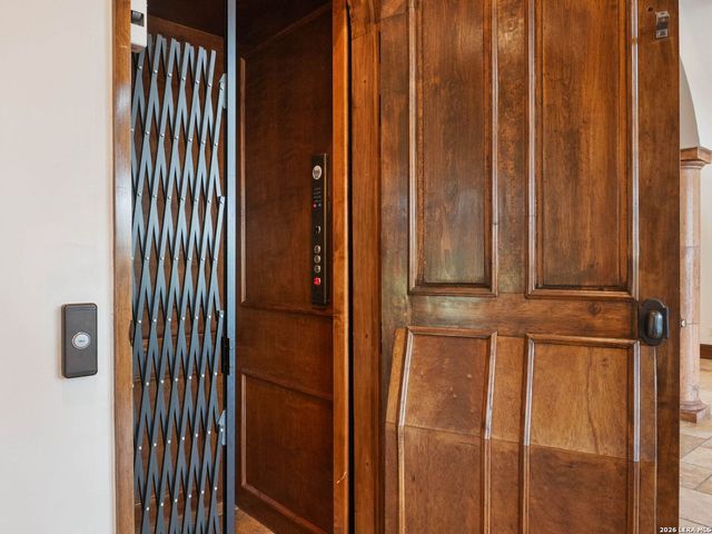 45 Champions Run, San Antonio, TX 78258