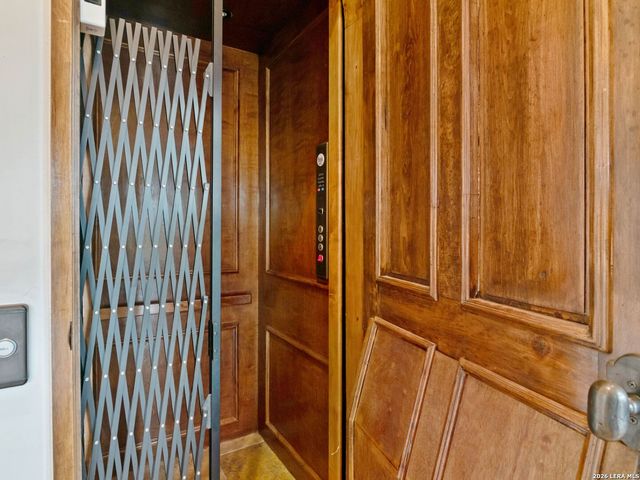 45 Champions Run, San Antonio, TX 78258