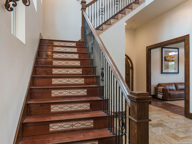 45 Champions Run, San Antonio, TX 78258