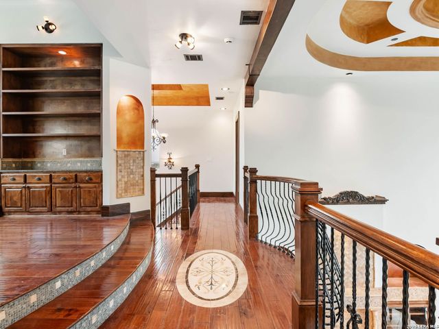 45 Champions Run, San Antonio, TX 78258