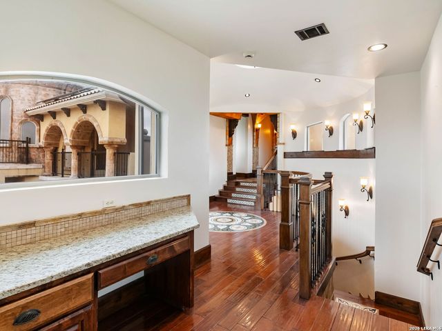 45 Champions Run, San Antonio, TX 78258