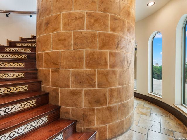 45 Champions Run, San Antonio, TX 78258