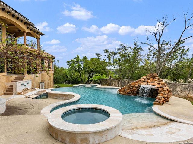 45 Champions Run, San Antonio, TX 78258