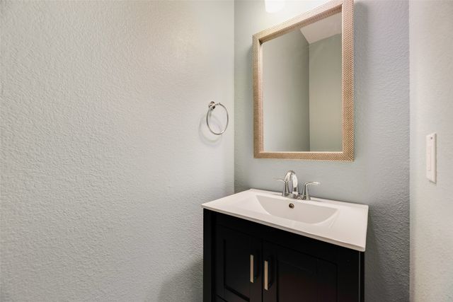 321 Metropolitan Drive, Plano, TX 75023