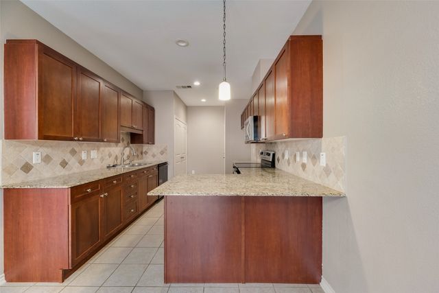 321 Metropolitan Drive, Plano, TX 75023