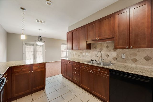 321 Metropolitan Drive, Plano, TX 75023