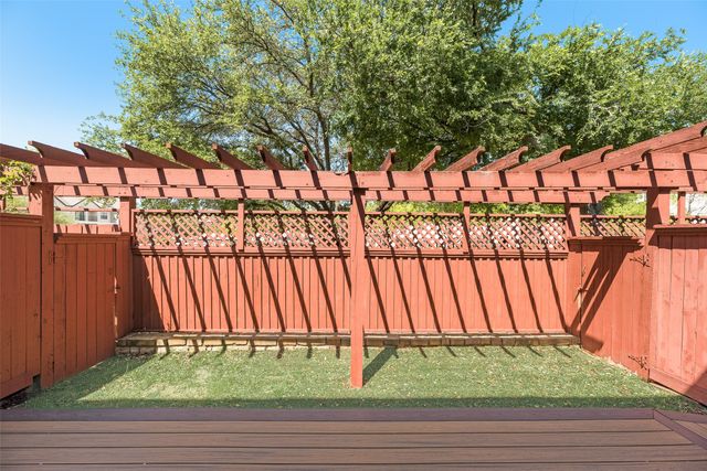 321 Metropolitan Drive, Plano, TX 75023