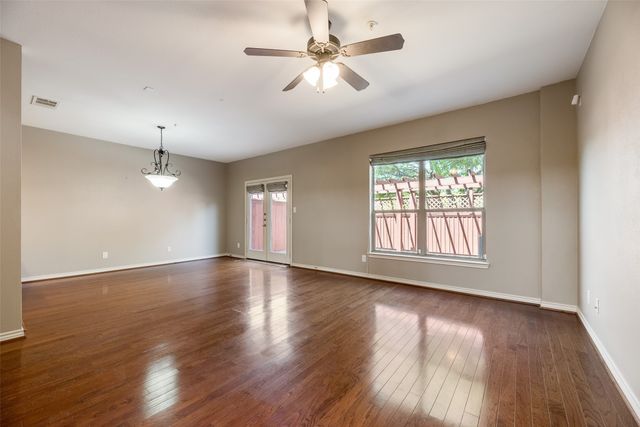 321 Metropolitan Drive, Plano, TX 75023