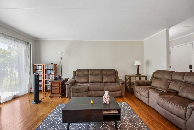 6330 Lincoln Avenue 3C, Morton Grove, IL 60053