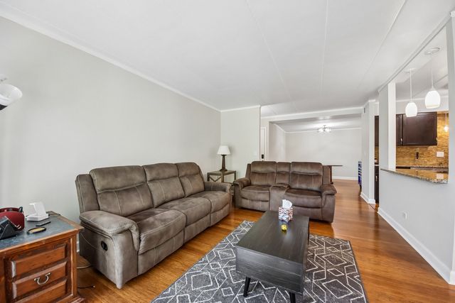 6330 Lincoln Avenue 3C, Morton Grove, IL 60053