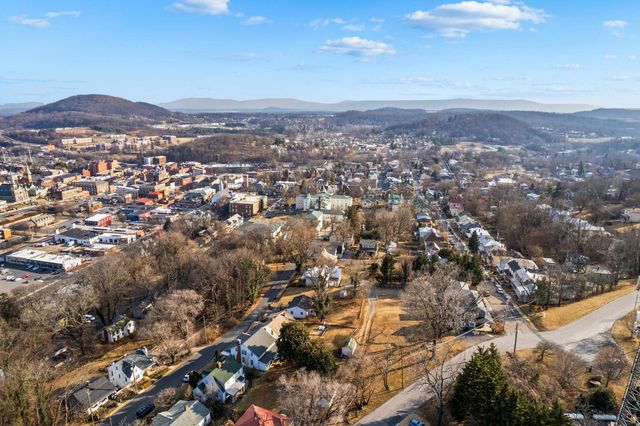 317 N MADISON ST, Staunton, VA 24401