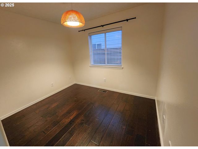 1765 Nw SALMON RIVER St, Salem, OR 97304