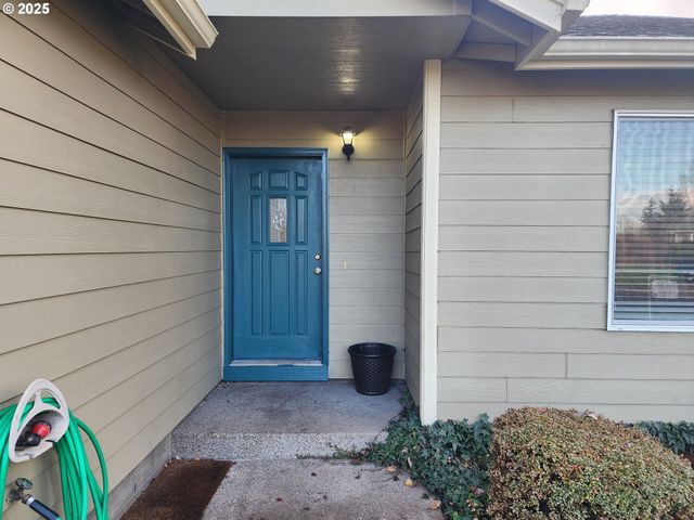 1765 Nw SALMON RIVER St, Salem, OR 97304