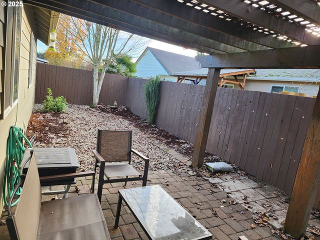 1765 Nw SALMON RIVER St, Salem, OR 97304