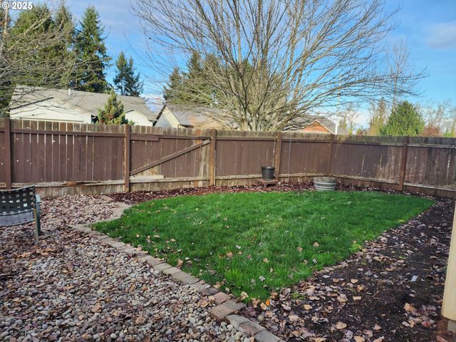 1765 Nw SALMON RIVER St, Salem, OR 97304