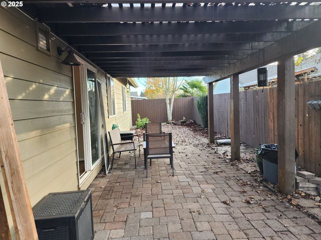 1765 Nw SALMON RIVER St, Salem, OR 97304