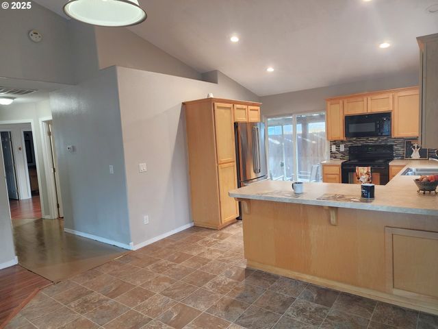 1765 Nw SALMON RIVER St, Salem, OR 97304