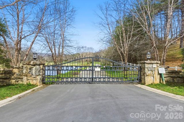 20 Waterford Lakes Drive, Fletcher, NC 28732