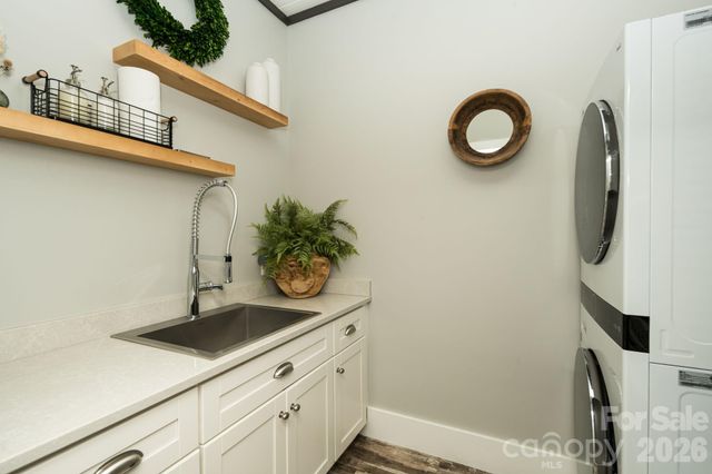 20 Waterford Lakes Drive, Fletcher, NC 28732