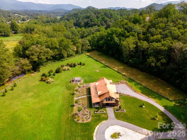 20 Waterford Lakes Drive, Fletcher, NC 28732