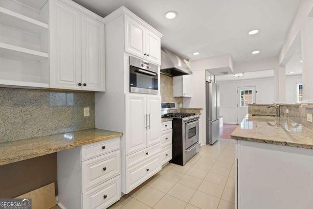 707 Garden Walk Drive 707, Stone Mountain, GA 30083