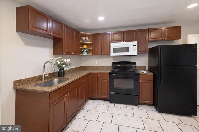 217 E CHESTNUT ST, Norristown, PA 19401