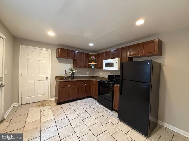 217 E CHESTNUT ST, Norristown, PA 19401