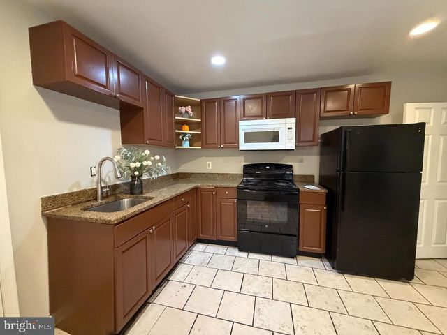 217 E CHESTNUT ST, Norristown, PA 19401