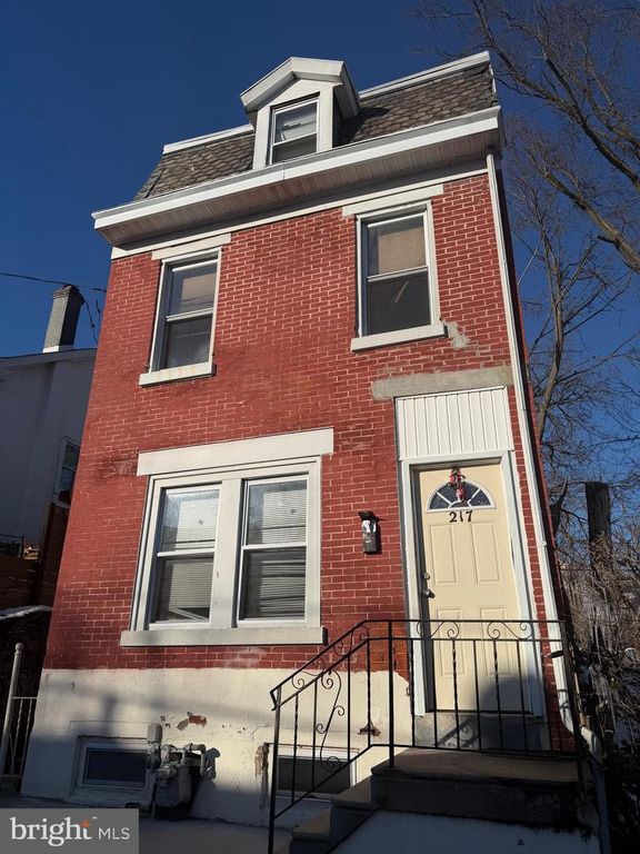 217 E CHESTNUT ST, Norristown, PA 19401