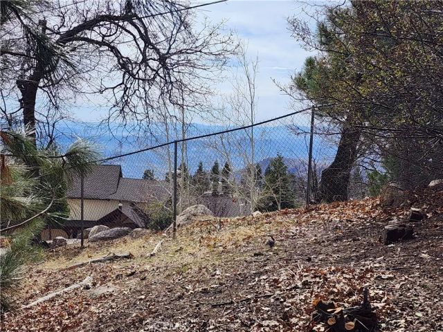 30914 Old City Creek, Running Springs, CA 92382