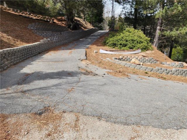 30914 Old City Creek, Running Springs, CA 92382