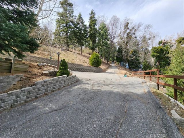 30914 Old City Creek, Running Springs, CA 92382