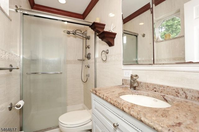331 Forest Glen Ave, Franklin Lakes Boro, NJ 07417