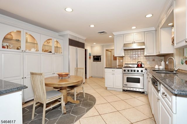 331 Forest Glen Ave, Franklin Lakes Boro, NJ 07417