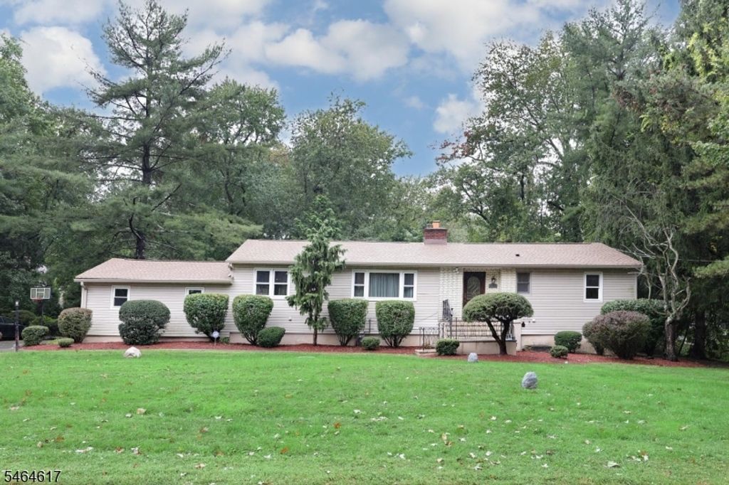 331 Forest Glen Ave, Franklin Lakes Boro, NJ 07417