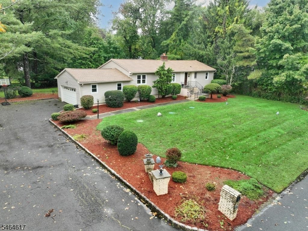 331 Forest Glen Ave, Franklin Lakes Boro, NJ 07417 — photo 2