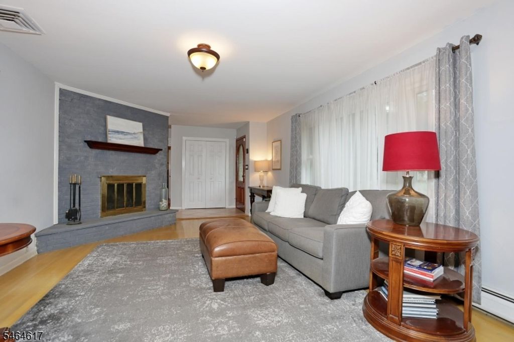 331 Forest Glen Ave, Franklin Lakes Boro, NJ 07417 — photo 4