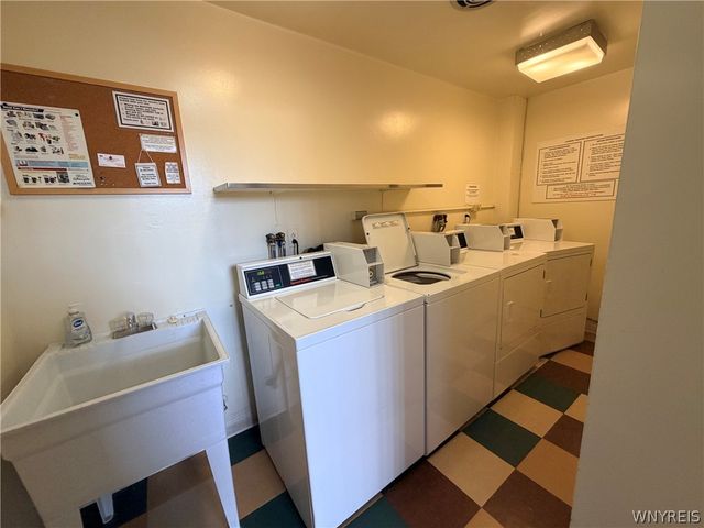 24 Park Lane Court, Amherst, NY 14221