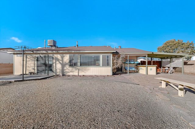 1013 Sunflower Drive SW, Rio Rancho, NM 87124