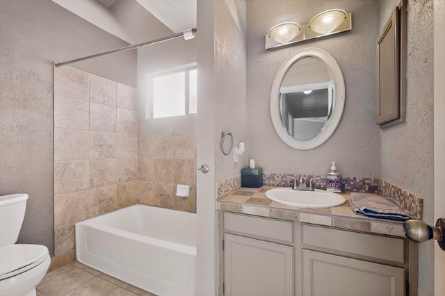 1013 Sunflower Drive SW, Rio Rancho, NM 87124