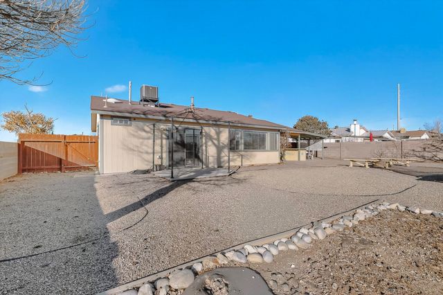 1013 Sunflower Drive SW, Rio Rancho, NM 87124