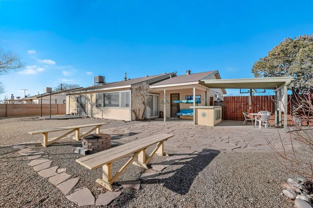 1013 Sunflower Drive SW, Rio Rancho, NM 87124