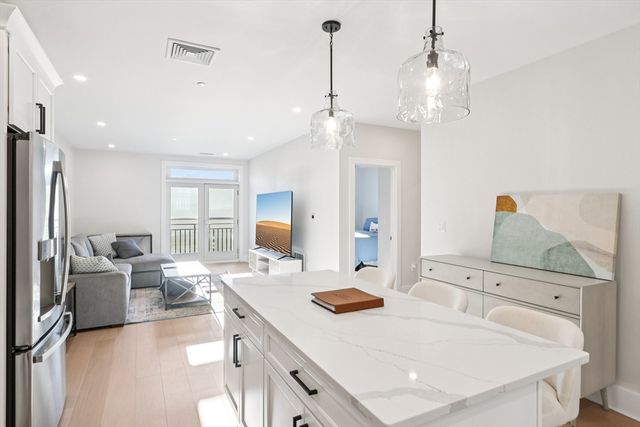 62 Foundry 204, Wakefield, MA 01880