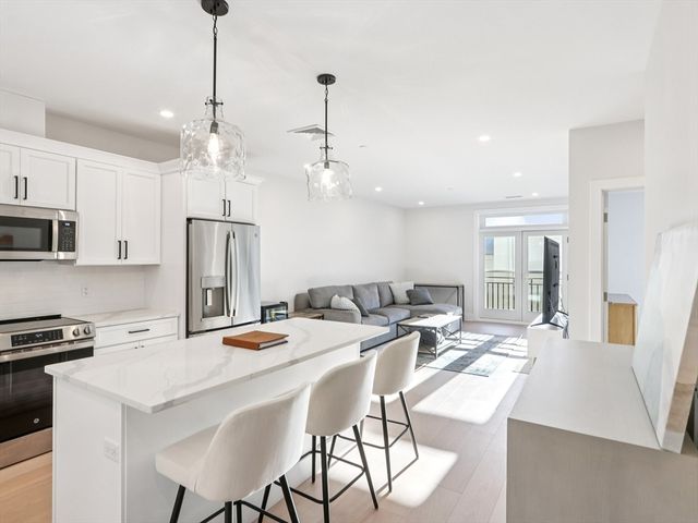 62 Foundry 204, Wakefield, MA 01880