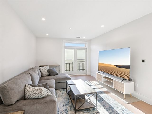 62 Foundry 204, Wakefield, MA 01880