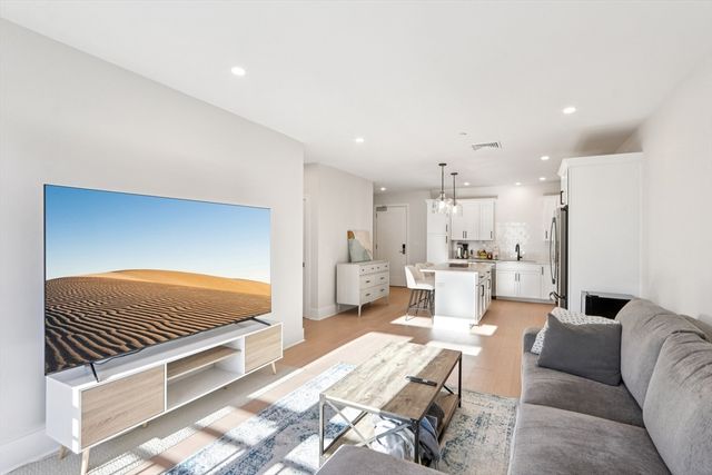 62 Foundry 204, Wakefield, MA 01880