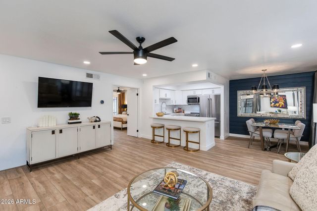 5209 N 24TH Street 104, Phoenix, AZ 85016