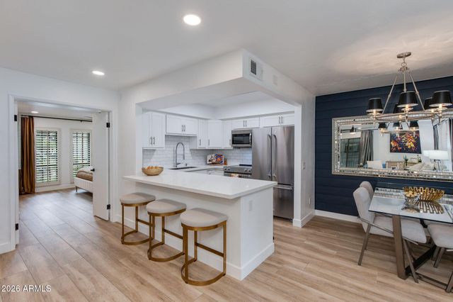 5209 N 24TH Street 104, Phoenix, AZ 85016