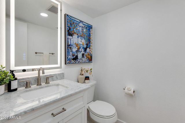 5209 N 24TH Street 104, Phoenix, AZ 85016