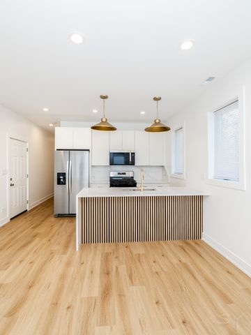 6048 S Eberhart Avenue 3, Chicago, IL 60637